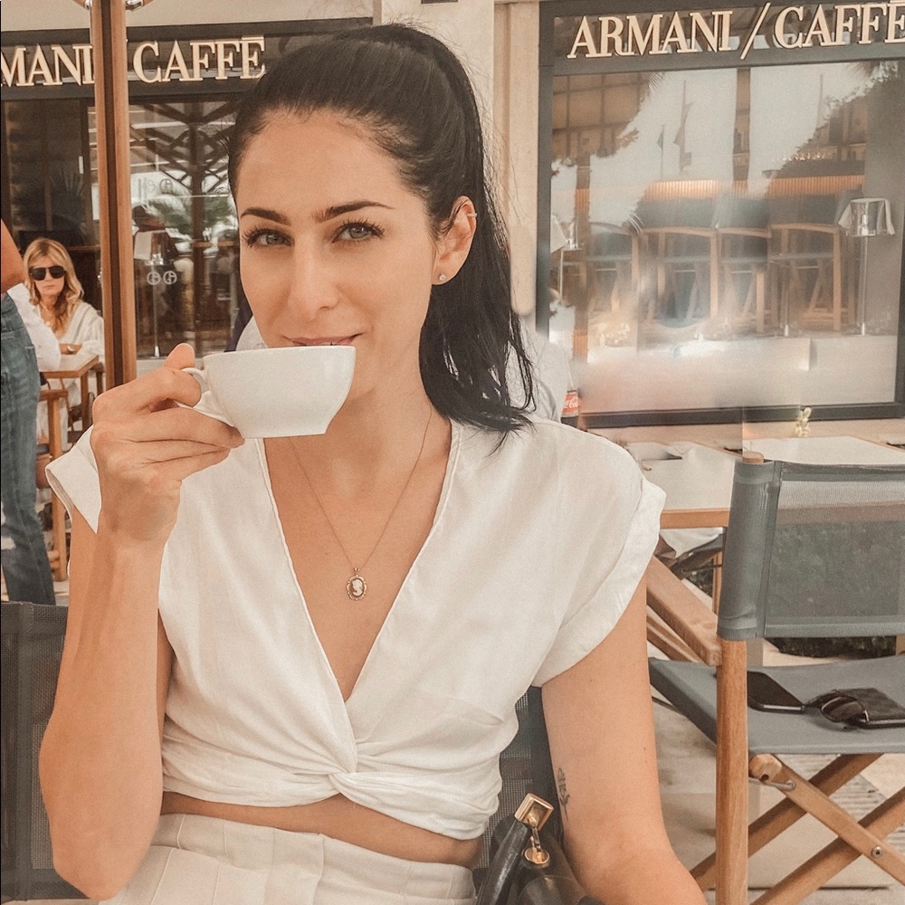 Meet your seller! 🖤